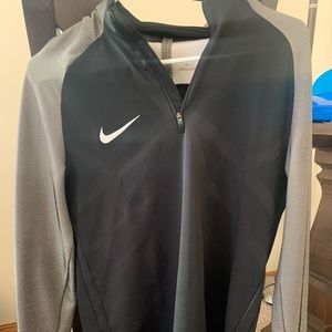 Men’s Nike Aeroswift quarter zip